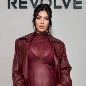 Меган Фокс показа бременно коремче