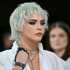 &lt;em>Кара&lt;/em> &lt;em>Делевин&lt;/em> се разплака за Карл Лагерфелд