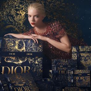 Аня Тейлър-Джой ни приветства в звездната нощ на <em>Dior</em>