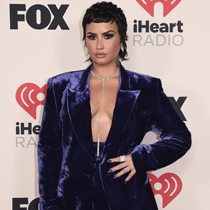 Деми Ловато показа екстравагантното си жилище