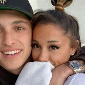 <em>Ариана</em> <em>Гранде</em> е сгодена!