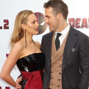 Интернет полудя заради Photoshop обувките на &lt;em>Блейк&lt;/em> &lt;em>Лайвли&lt;/em>!!