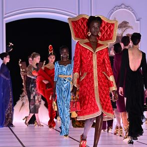 Джеръми Скот ни показа сюрреалистичната къща на Moschino