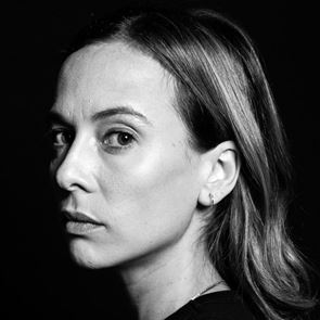 &lt;em>Весела&lt;/em> &lt;em>Бабинова&lt;/em> представя първия си моноспектакъл