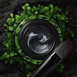 Вулканична пудра влезе в новата маска за лице на Giorgio <em>Armani</em>