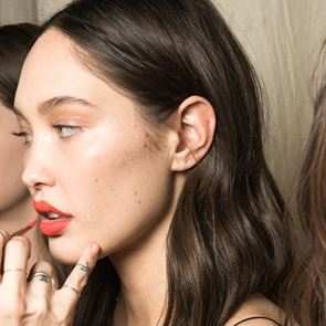 Диско от 70-те + още 4 зимни тенденции при грима