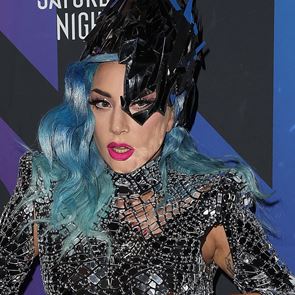 &lt;em>Лейди&lt;/em> &lt;em>Гага&lt;/em> разкри как тества продуктите от козметичната си линия