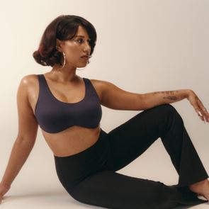 RAYE продължава да се движи напред с H&amp;M Move