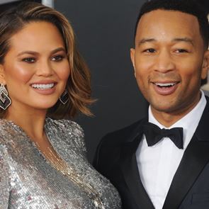 Криси Тейгън направи (романтично) завръщане в Twitter