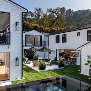 ТОВА е новата къща на Риана, трябва да я видите