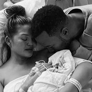 &lt;em>Криси&lt;/em> &lt;em>Тейгън&lt;/em> и Джон Леджънд загубиха детето си