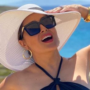 &lt;em>Салма&lt;/em> &lt;em>Хайек&lt;/em> посрещна новата година със сексапил