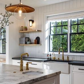 Разходете се в новия дом на &lt;em>Дакота&lt;/em> &lt;em>Джонсън&lt;/em> и Крис Мартин