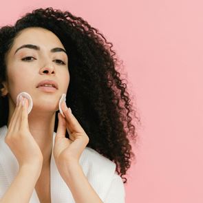 Балсам, олио или мицеларна вода – кой е най-добрият избор &lt;em>за&lt;/em> твоята кожа?