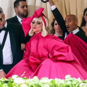 Костюмите на &lt;em>Лейди&lt;/em> &lt;em>Гага&lt;/em> в изложба