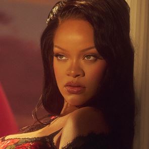 Риана с нова колекция на Savage x <em>Fenty</em> за Свети Валентин