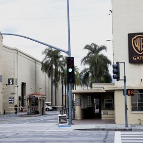 Холивудските студиа отварят врати в края на седмицата