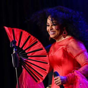 Даяна Рос е звездата в последната кампания на Saint Laurent