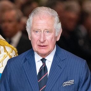Близките на &lt;em>Чарлз&lt;/em> &lt;em>III&lt;/em> сериозно притеснени за здравето му