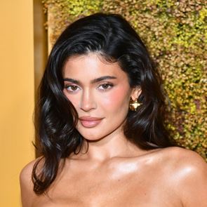 Кайли Дженър и нейните трикове за бърз ежедневен грим