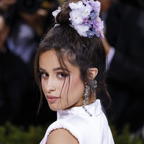 Старо видео на &lt;em>Камила&lt;/em> Кабейо стана viral, тя отвърна на подигравките с хумор