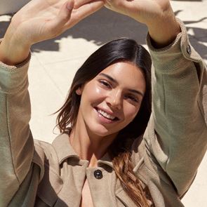 Новият viral момент: &lt;em>Кендал&lt;/em> &lt;em>Дженър&lt;/em> за Jacquemus