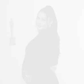 Ванеса Хъджънс обяви бременността си на червения килим