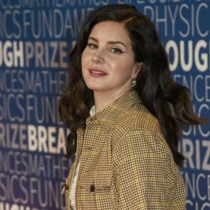 Лана Дел Рей вече е сгодена