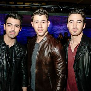 Братята &lt;em>Джонас&lt;/em> разказаха как са предложили брак на половинките си