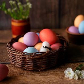 Заложете на различните методи за боядисване на яйцата