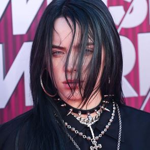 Обвиниха &lt;em>Били&lt;/em> &lt;em>Айлиш&lt;/em> в расизъм, тя отрече да е вярно