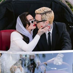 Деми Ловато се омъжи в рокля на Vivienne Westwood