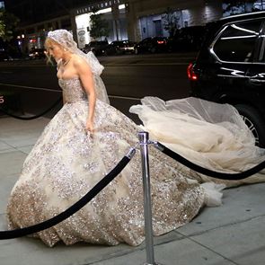 &lt;em>Дженифър&lt;/em> &lt;em>Лопес&lt;/em> покори Ню Йорк в разкошна сватбена рокля