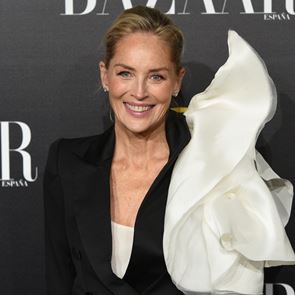 <em>Шарън</em> <em>Стоун</em> направи профил в сайт за запознанства...и той беше закрит