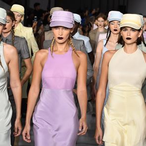 Ирина Шейк, Хейли Бийбър и Джиджи Хадид ще дефилират за благотворителност