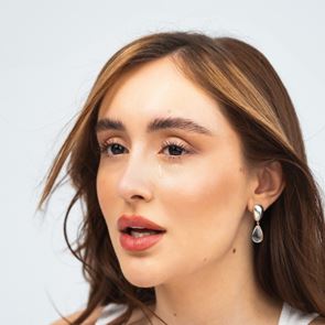 &lt;em>Дара&lt;/em> &lt;em>Екимова&lt;/em> възпява &quot;Славата&quot; в нов сингъл