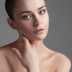 Храните, които всъщност съсипват кожата ви