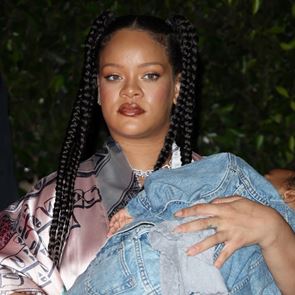 Риана стана майка за втори път