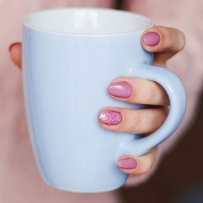 &lt;em>Гел&lt;/em> &lt;em>лак&lt;/em> в домашни условия: какви са стъпките?