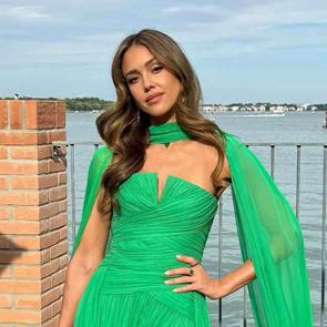 &lt;em>Джесика&lt;/em> &lt;em>Алба&lt;/em> бе забелязана с нов мъж на романтична ваканция