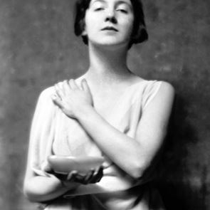 Тя е първият топмодел в света. Защо обаче прекарва 64 години в лудницата