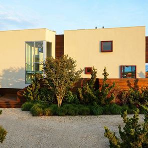 Вижте новото имение на Риана в Хемптънс (ГАЛЕРИЯ