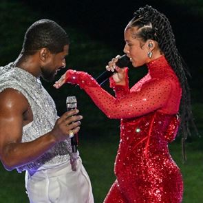 Шоуто на Алиша Кийс и Ъшър бяха черешката на тортата на &lt;em>Super&lt;/em> &lt;em>Bowl&lt;/em>