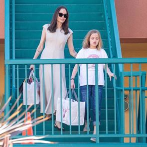 Как &lt;em>Анджелина&lt;/em> &lt;em>Джоли&lt;/em> отбеляза Деня на майката?