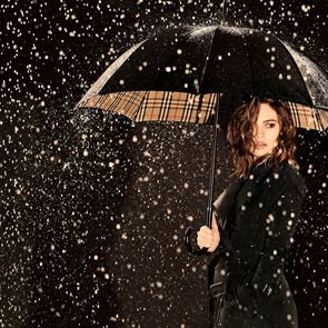 Лили Джеймс: Британската пепеляшка има тъмна страна