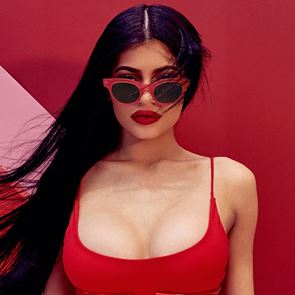 Всички говорят за новото видео на Кайли Дженър