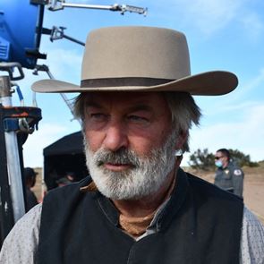 Оттеглиха обвиненията срещу <em>Алек</em> <em>Болдуин</em> за стрелбата