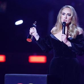 Адел получи първата си награда &quot;Еми