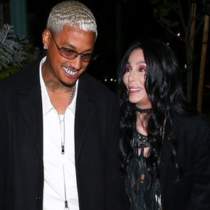 Шер се чувства като &quot;тийнейджърка&quot; с новото си гадже