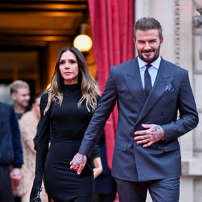 <em>Виктория</em> <em>Бекъм</em> бе удостоена с ордена "Кавалер на изкуствата и литературата" в Париж